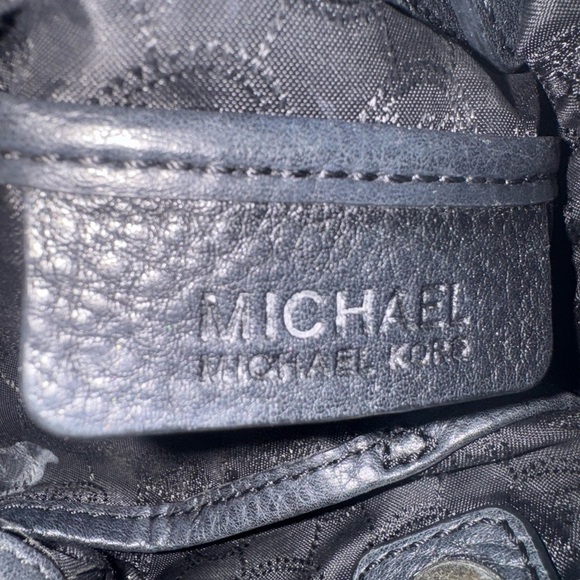 Michael Kors Frankie Bucket Bag - Picture 7 of 8